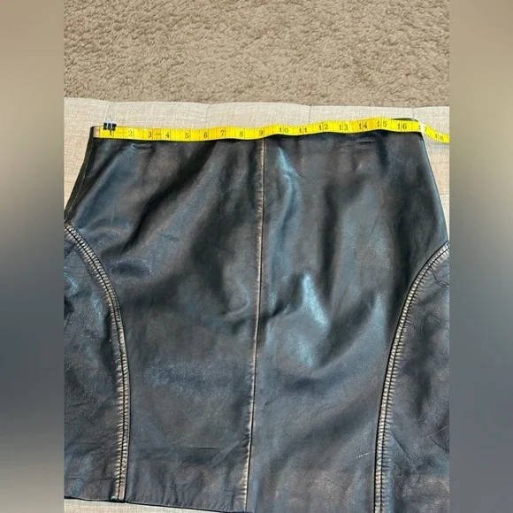 DKNY Limited Edition Distressed 100% Black Leather Miniskirt /NWT /Size Medium - Picture 8 of 9